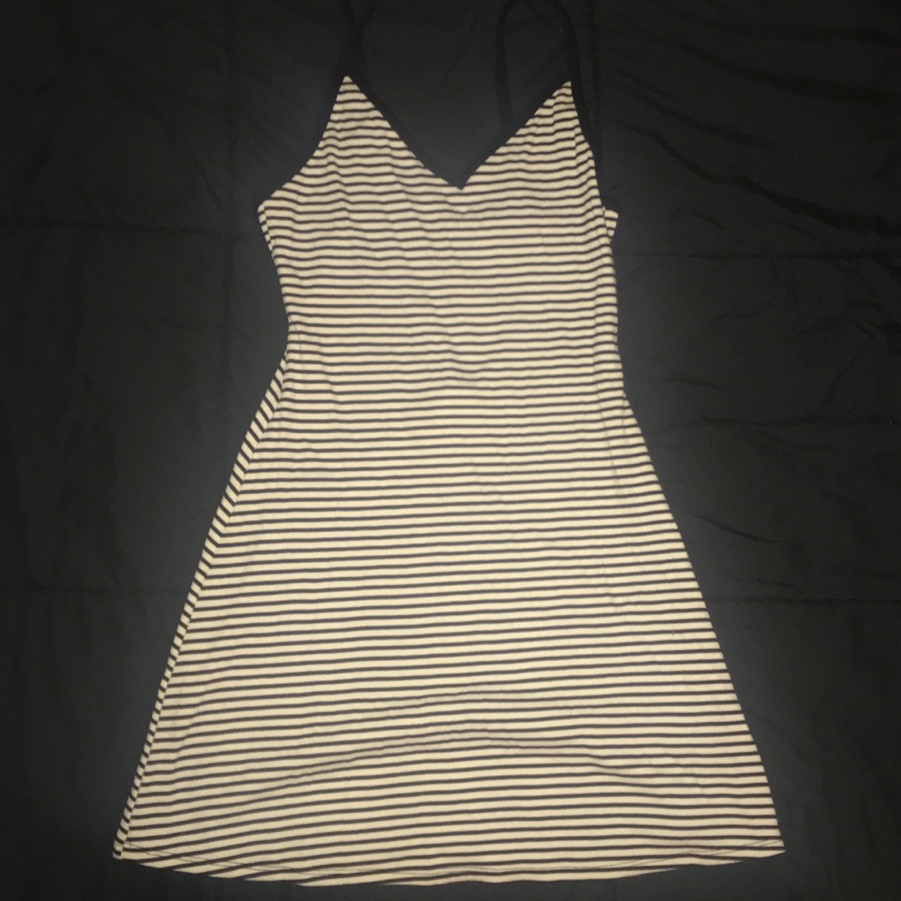 URBAN OUTFITTERS BLACK & WHITE STRIPE DRESS (c)